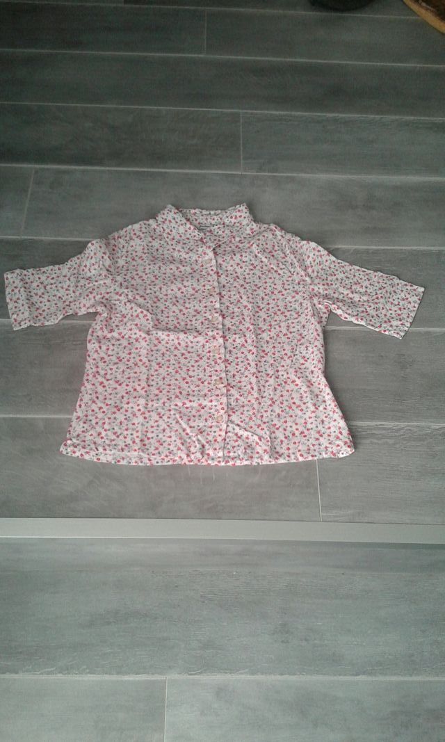 Camisa flores Stradivarius