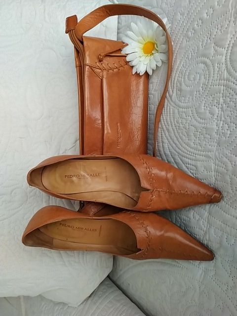 Conjunto de zapatos y bolso de piel
