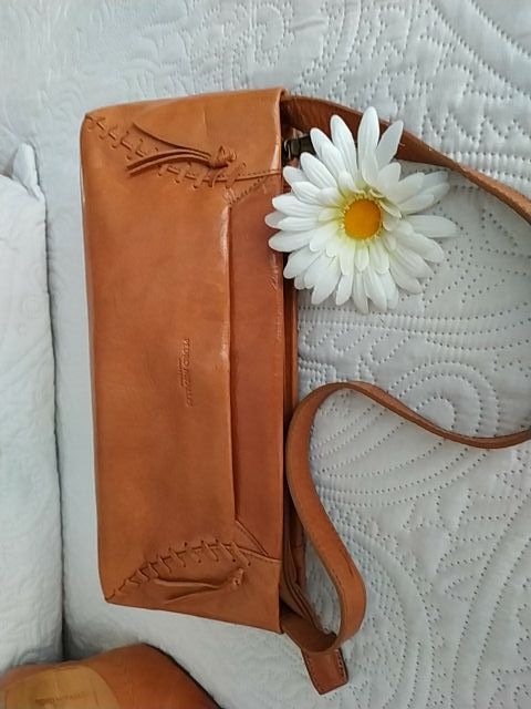 Conjunto de zapatos y bolso de piel