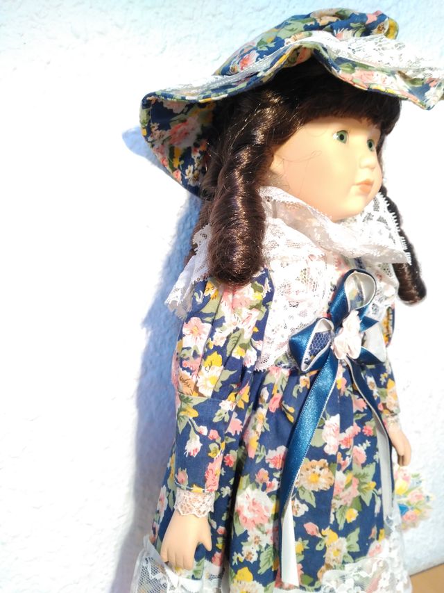 Muñeca de porcelana Elizabeth