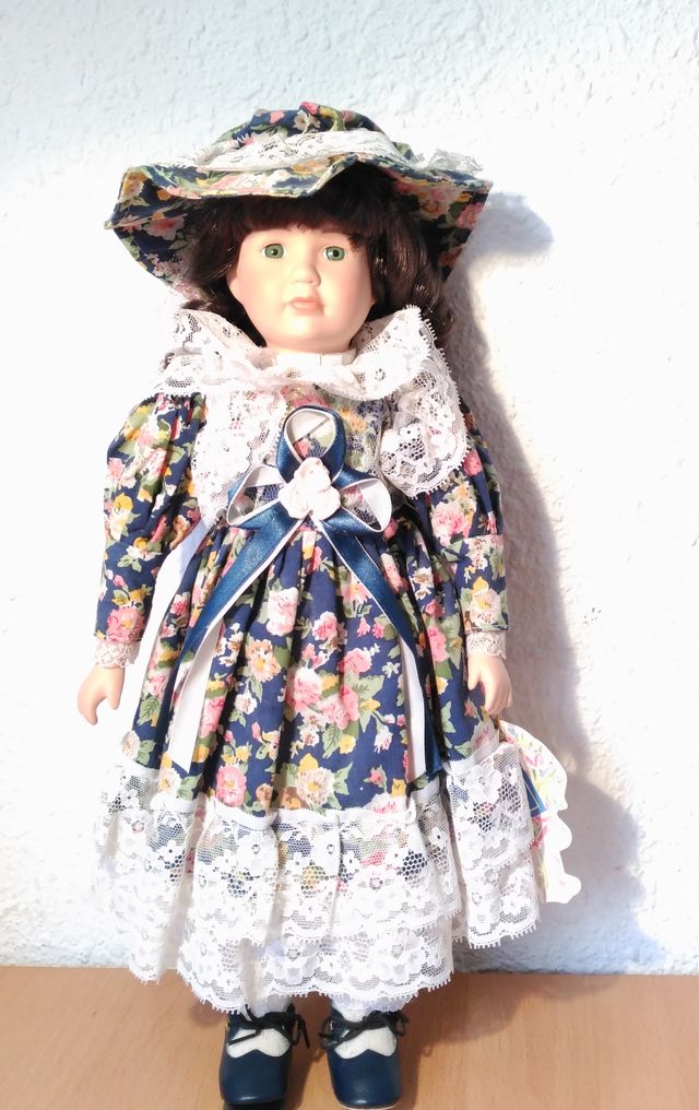 Muñeca de porcelana Elizabeth