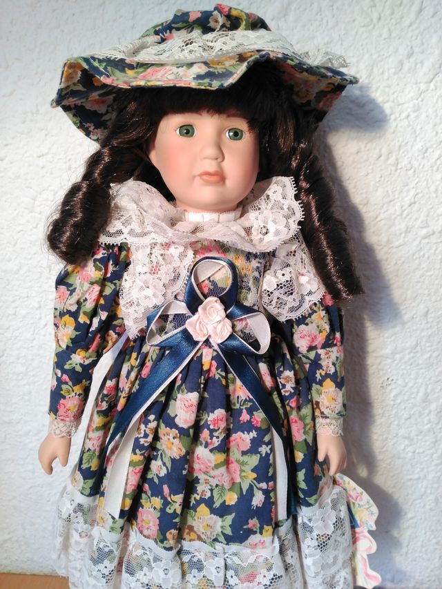 Muñeca de porcelana Elizabeth