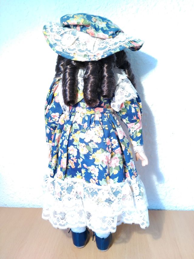 Muñeca de porcelana Elizabeth