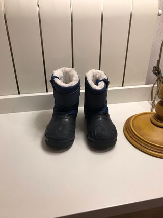 Botas nieve talla 22 23 de segunda mano por 10 € en Bétera Botas nieve niño niña talla 23 24 de segunda mano por 10