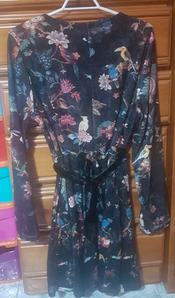 vestido negro terciopelo estampado
