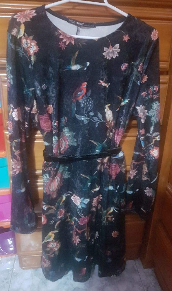 vestido negro terciopelo estampado