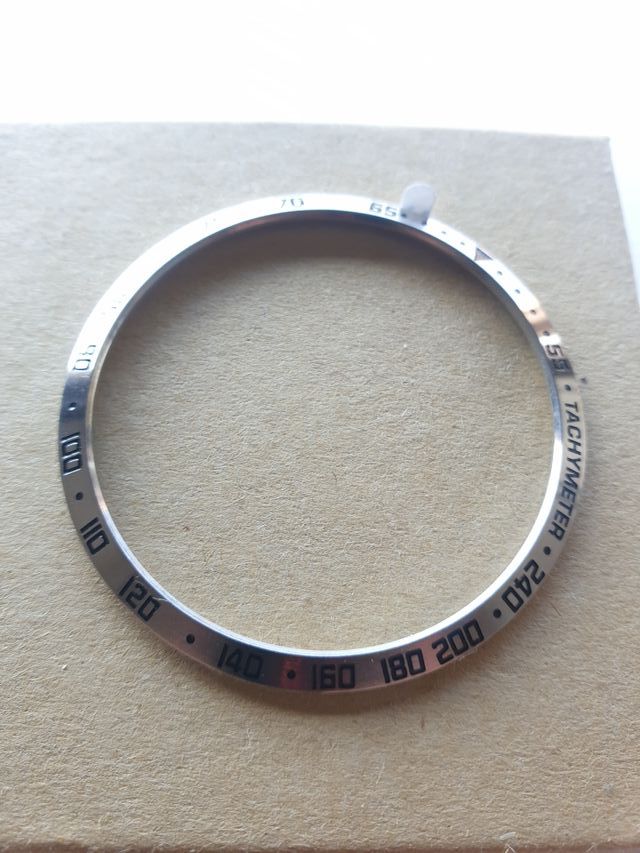 Bisel para reloj digital.