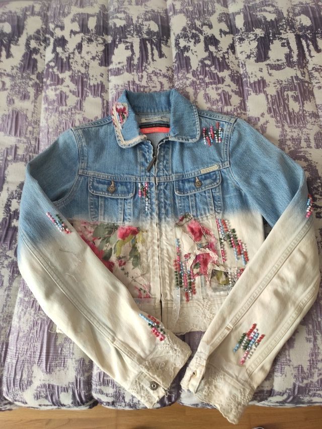 CHAQUETA VAQUERA CON ADORNOS.