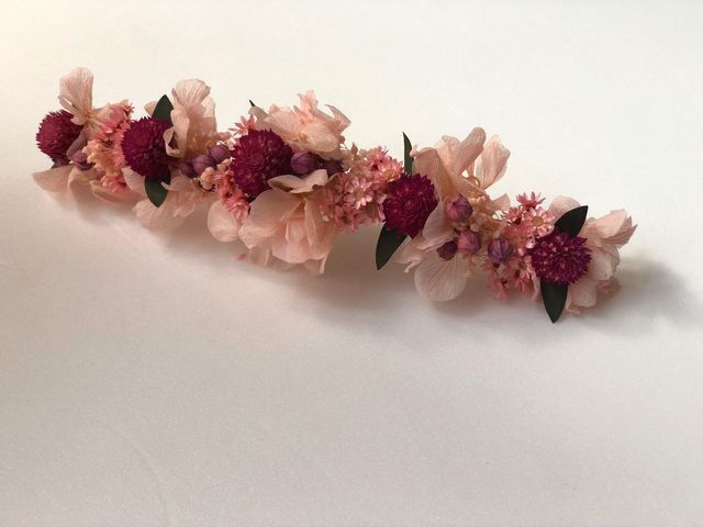 Tocado de flores preservadas