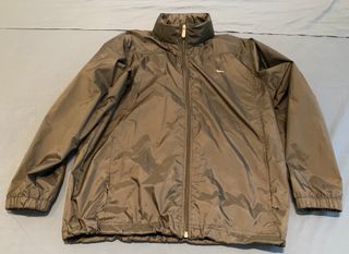 cortavientos nike beige