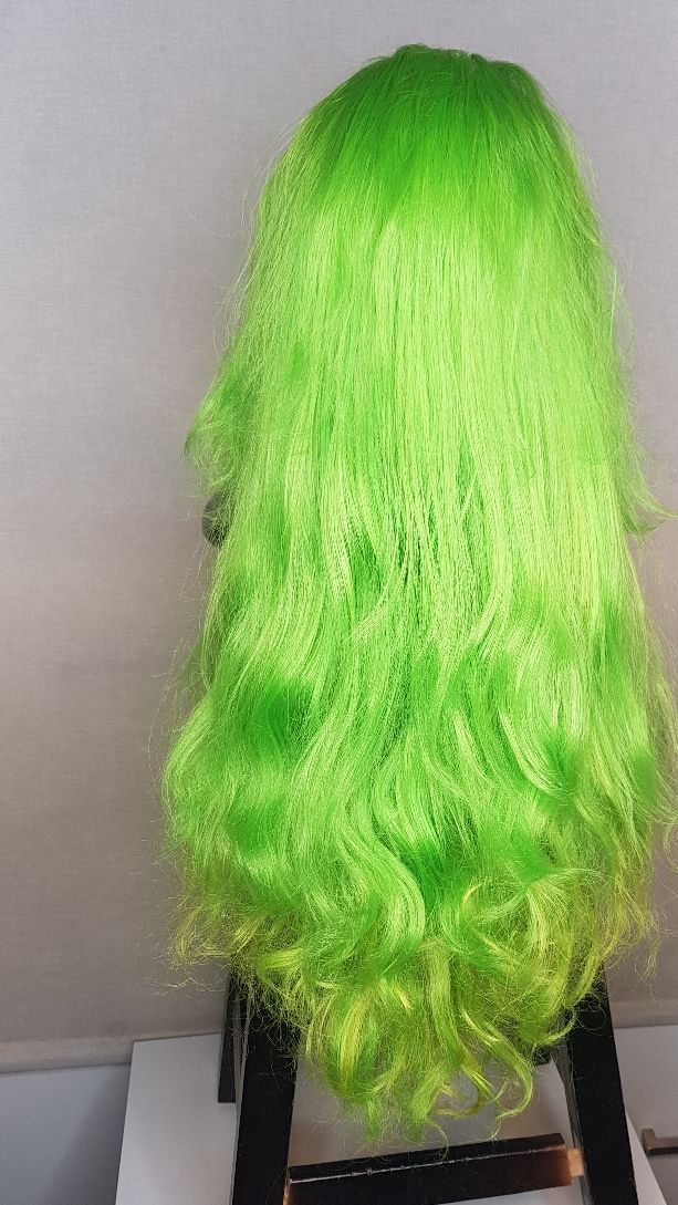 peluca verde y amarillo