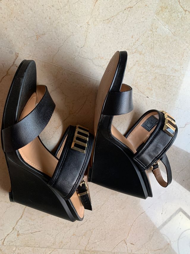 Zapatos de Tomy negros con cuña