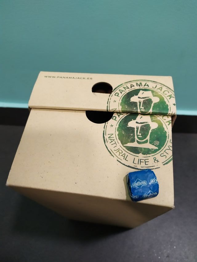 Caja vacía+Bolsa/"Panamá Jack"
