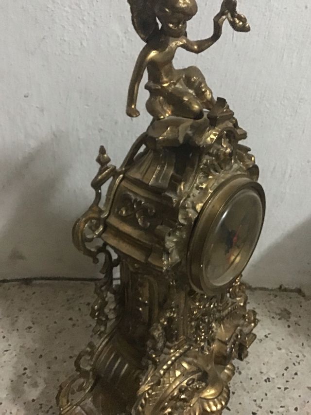 Reloj de bronce muy pesado