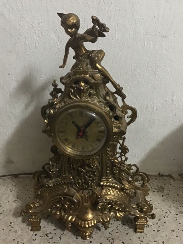 Reloj de bronce muy pesado