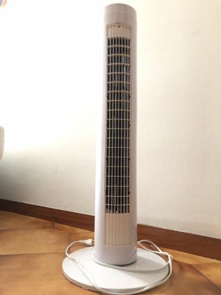 Ventilador torre de segunda mano por 20 € en Barcelona en Ventilador Torre de segunda mano en Barcelona en WALLAPOP