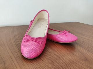 Manoletinas color rosa \\/ fucsia TALLA 39 de segunda mano por 7 EUR en  Madrid en WALLAPOP
