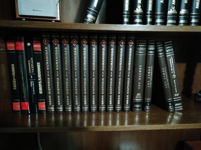 Colección Anuarios Difusora Internacional

