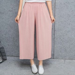 Pantalones anchos de segunda mano por 4 EUR en Logroño en WALLAPOP