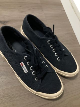 superga azul marino