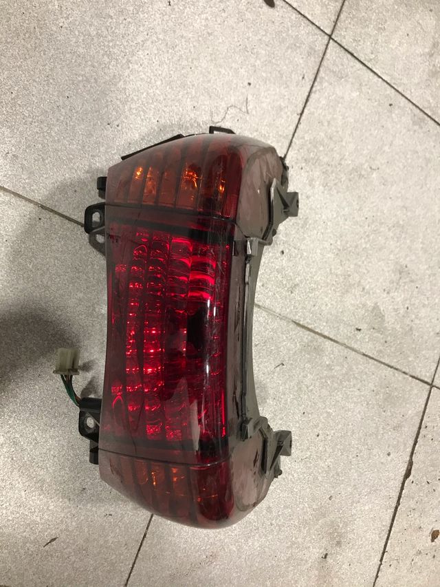 Faro trasero Lead 110