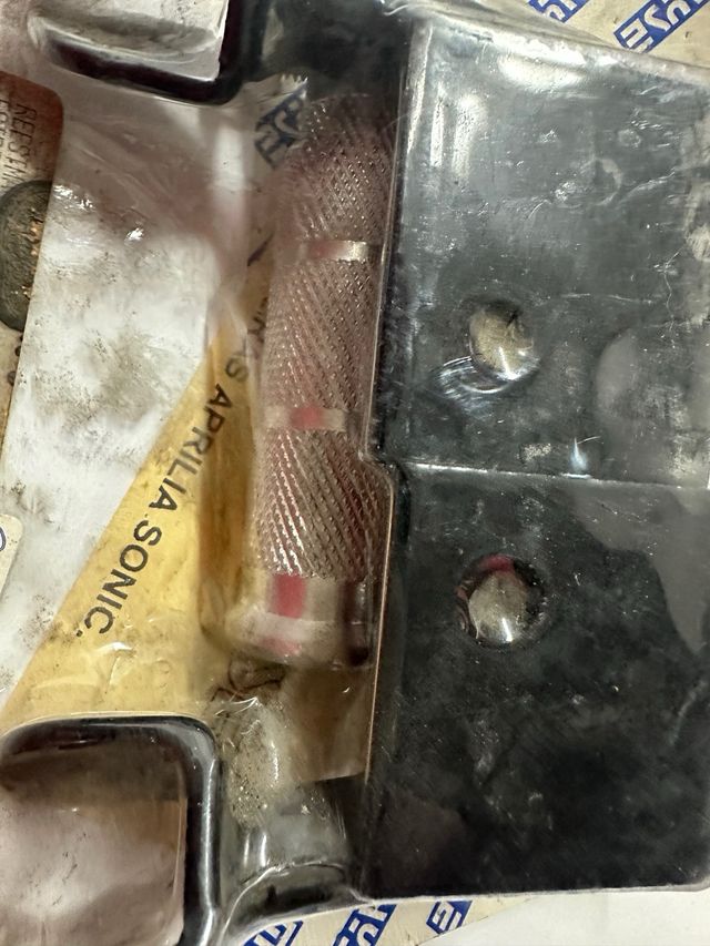 Estriberas traseras aprilia sonic