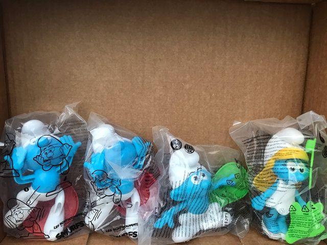 Pitufos burger King . La aldea escondida