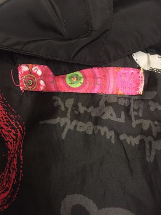 Abrigo Desigual 9 10 de segunda mano por 18,5 € en Bilbao en Abrigo Desigual 9 10 de segunda mano por 18,5 € en Bilbao en