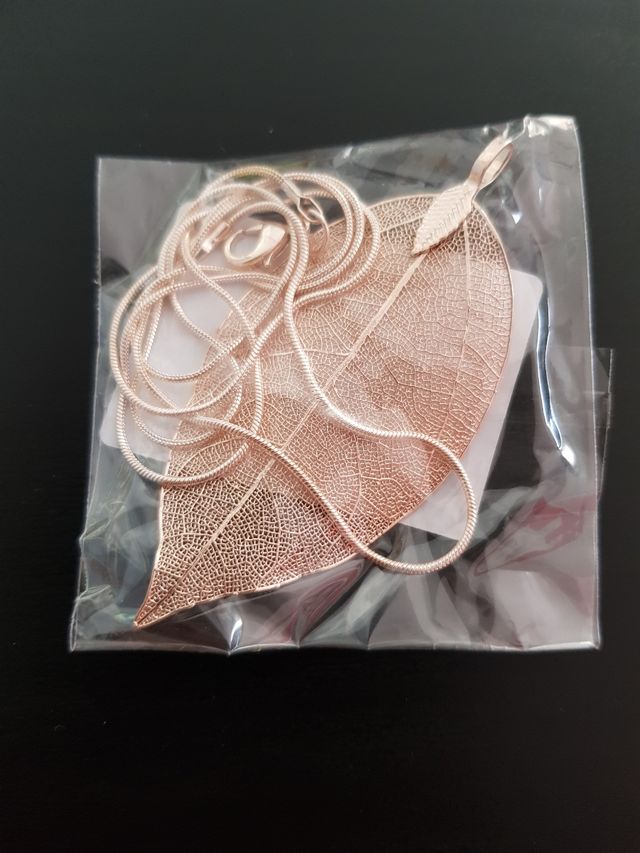 OFERTA!!! Bonito collar largo hoja