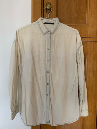 Camisa vaquera mujer de segunda mano por 5 € en Madrid en Camisa vaquera mujer Zara de segunda mano por 5 € en Madrid