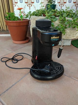 TUPI S.A. - CAFETERA UFESA EXPRESO CAPRI NOX CE8020 