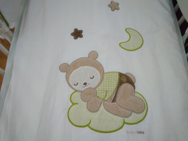 Protector y edredón para cuna