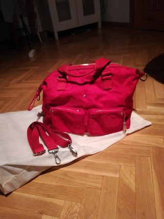 Bolso de deporte\\/ viaje Tommy Hilfiger de segunda mano por 40 EUR en  Cobeña en WALLAPOP