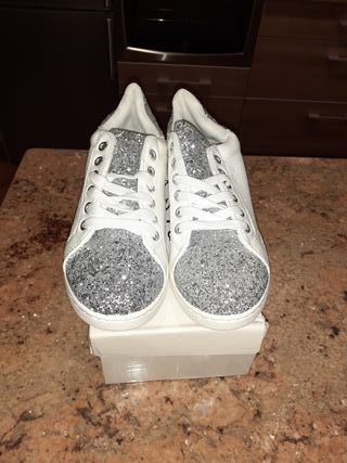 Zapatillas glitter mujer de segunda mano por 8 EUR en Vitoria-Gasteiz en  WALLAPOP