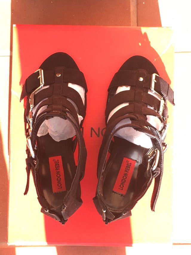 Sandalias cuña London Rebel sin estrenar