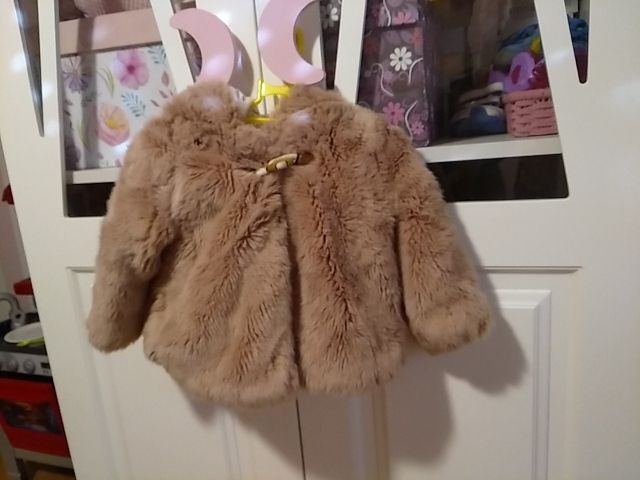 Abrigo niña pelo rosa