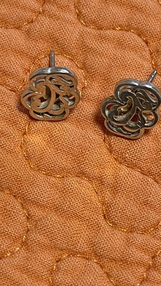 Colgante y pendientes Tous