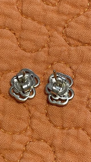 Colgante y pendientes Tous