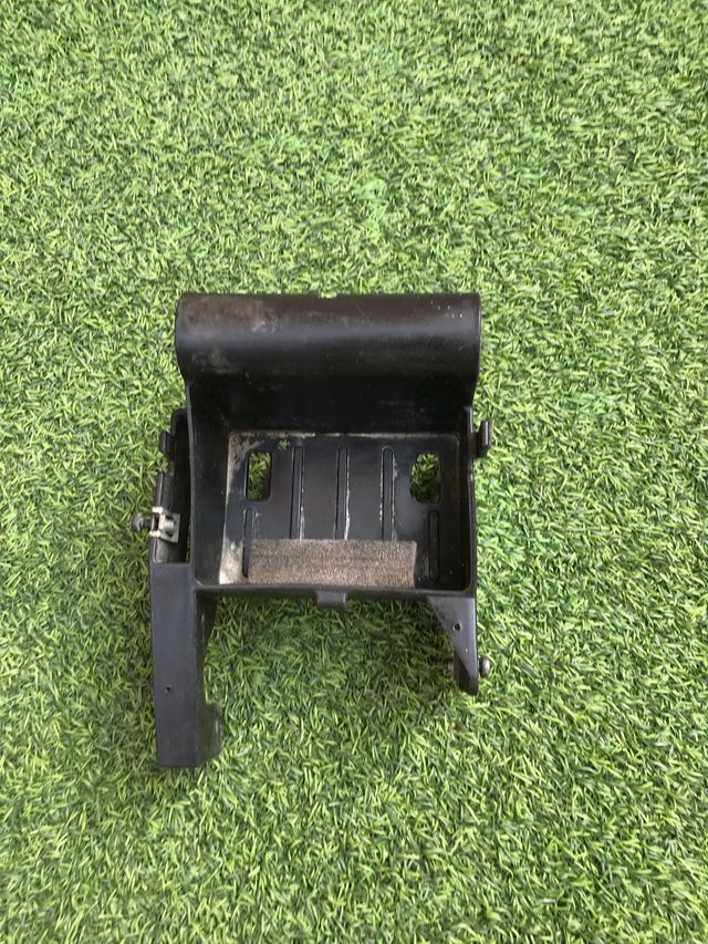 Sujeta batería DERBI GPR /APRILIA RS