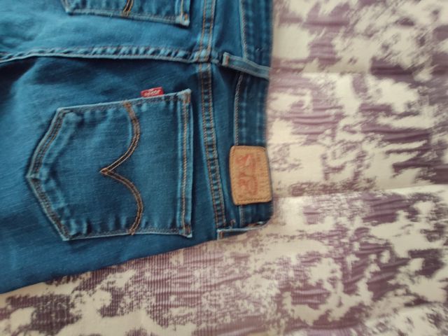 PANTALON LEVIS CHICA.