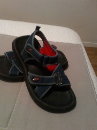Sandalias avia de segunda mano por 5 EUR en Huesca en WALLAPOP