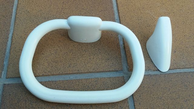 Soporte rollo de baño.