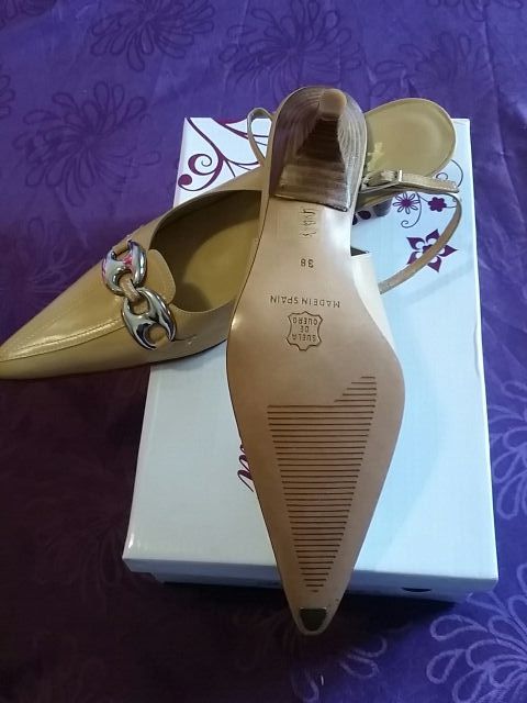ZAPATOS    BEIS  PIEL  N°38       *SIN  ESTRENAR