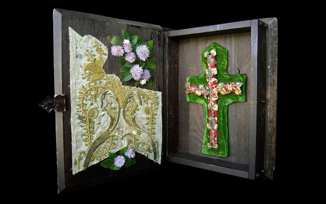 Relicario cruz modernista