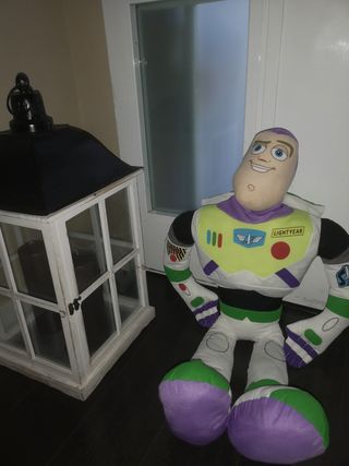 buzz lightyear gigante