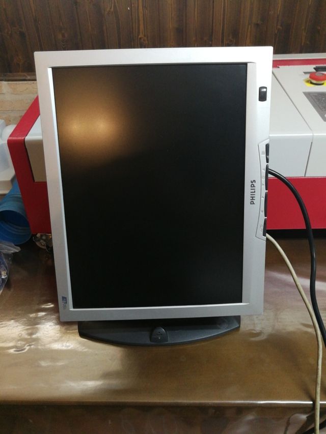 Monitor 15" Pivotante