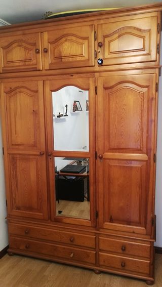 Armario de pino de segunda mano en WALLAPOP