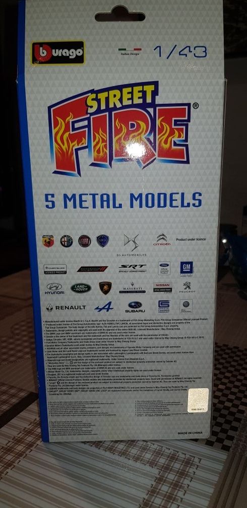 Coches Burago a escala.