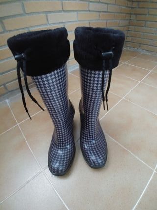 Botas de agua Hispanitas talla 37 de segunda mano por 15 EUR en Torrejón de  Ardoz en WALLAPOP
