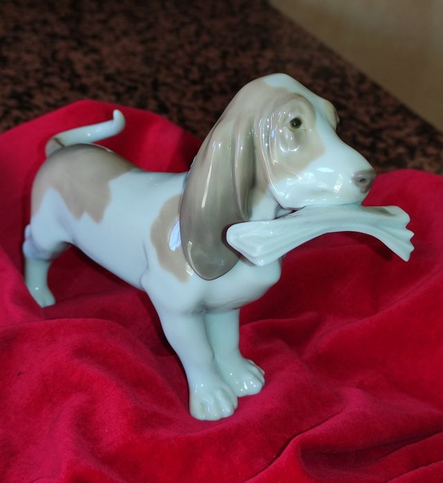 Perrito Basset de porcelana Lladró